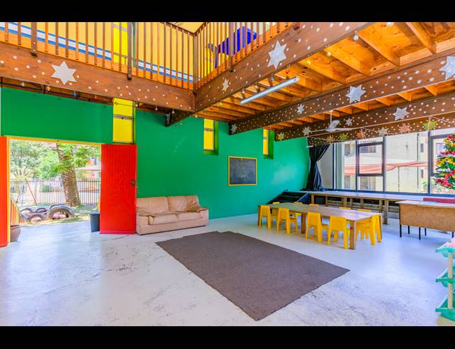 266M² BUSINESS FOR SALE IN MONTCLAIR